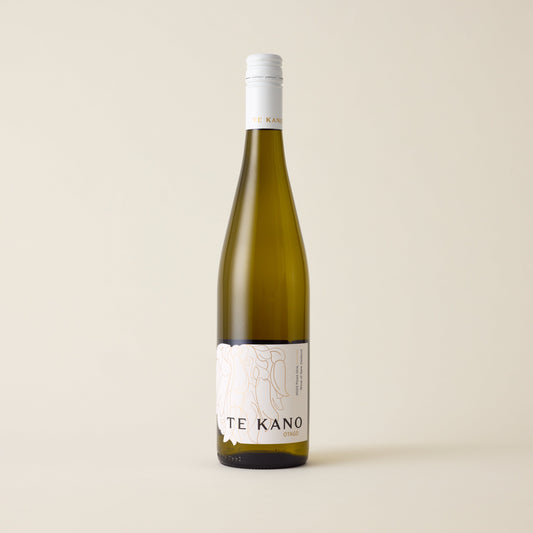 White wine bottle with Pinot Gris wine inside. A white label with Te Kano logo and flower design. A white screwtop and te kano logo on neck label.