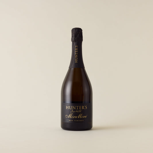 Sparkling ine bottle with pinot noir and chardonnay wine inside. A black label with the hunters logo. A black foil cap and neck label.